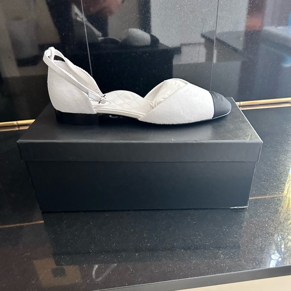 New with box and tag Chanel sequin flats, size 40.5 - Picture 2 of 6